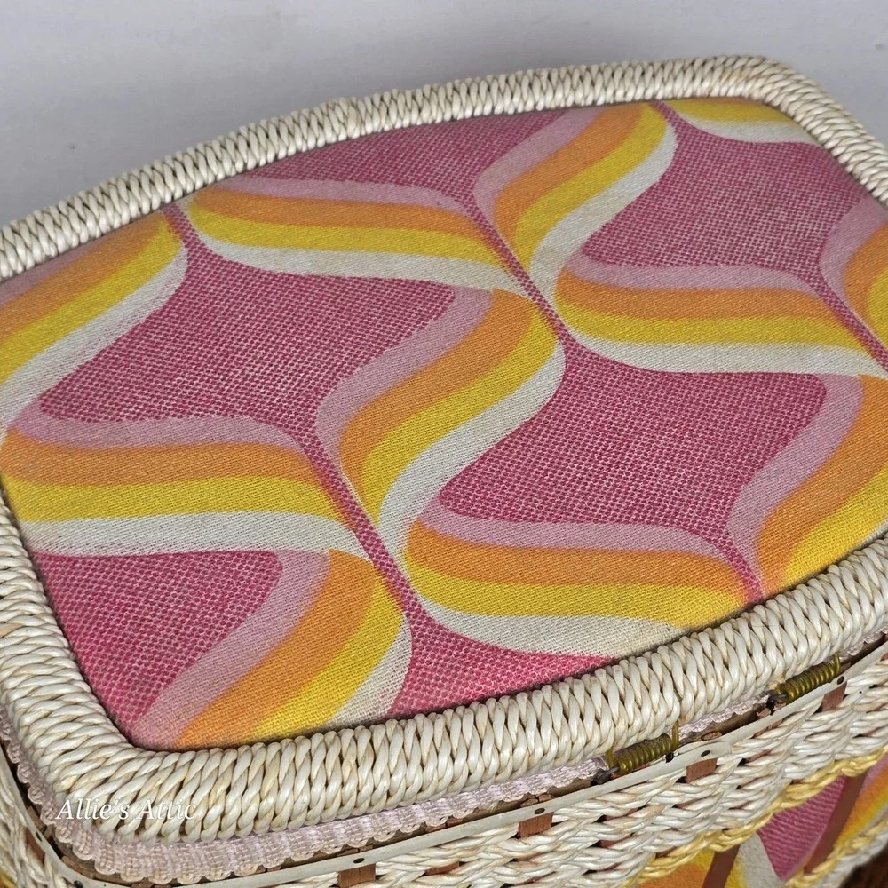 Vintage 70s Sewing Basket Pink‎ Yellow White Mod Notions Box Handle Japan 12